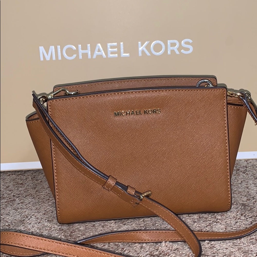 Michael Kors Selma Medium Crossbody👛